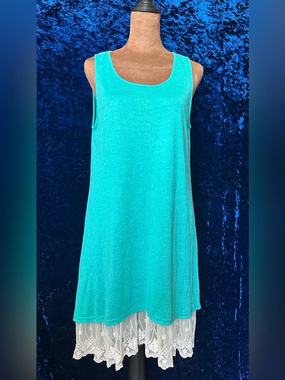 Women’s Umgee Teal Sleeveless Tunic with Lace Hem NWOT